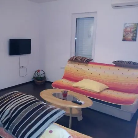 Lavica - Free Private Parking Apartment